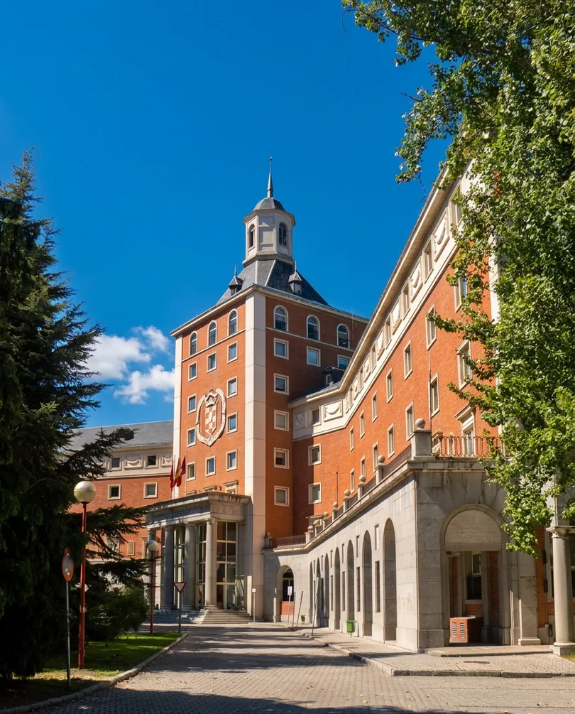 Поступить в Complutense University of Madrid
