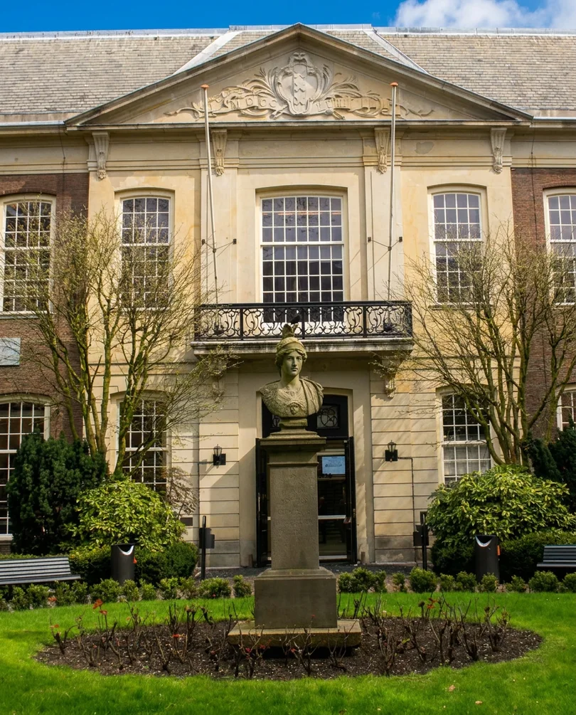 Поступить в University of Amsterdam