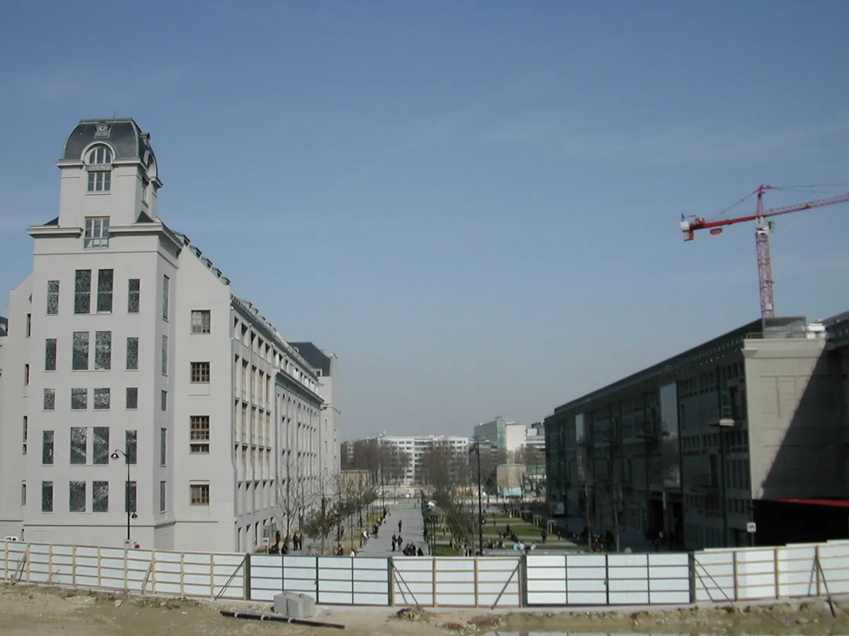 Здания Grands Moulins и Halle aux Farines в 13-м округе Парижа