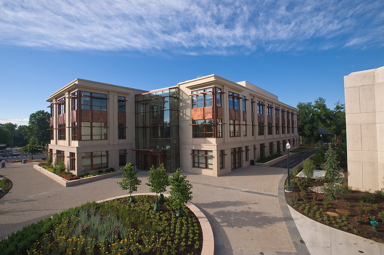 Школа международных отношений American University