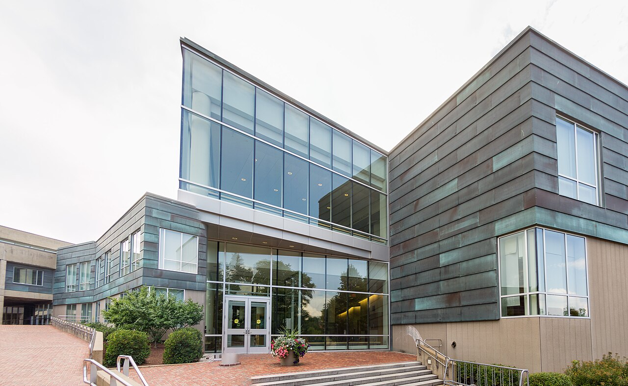 Здание Кирнер-Джонсон в Hamilton College