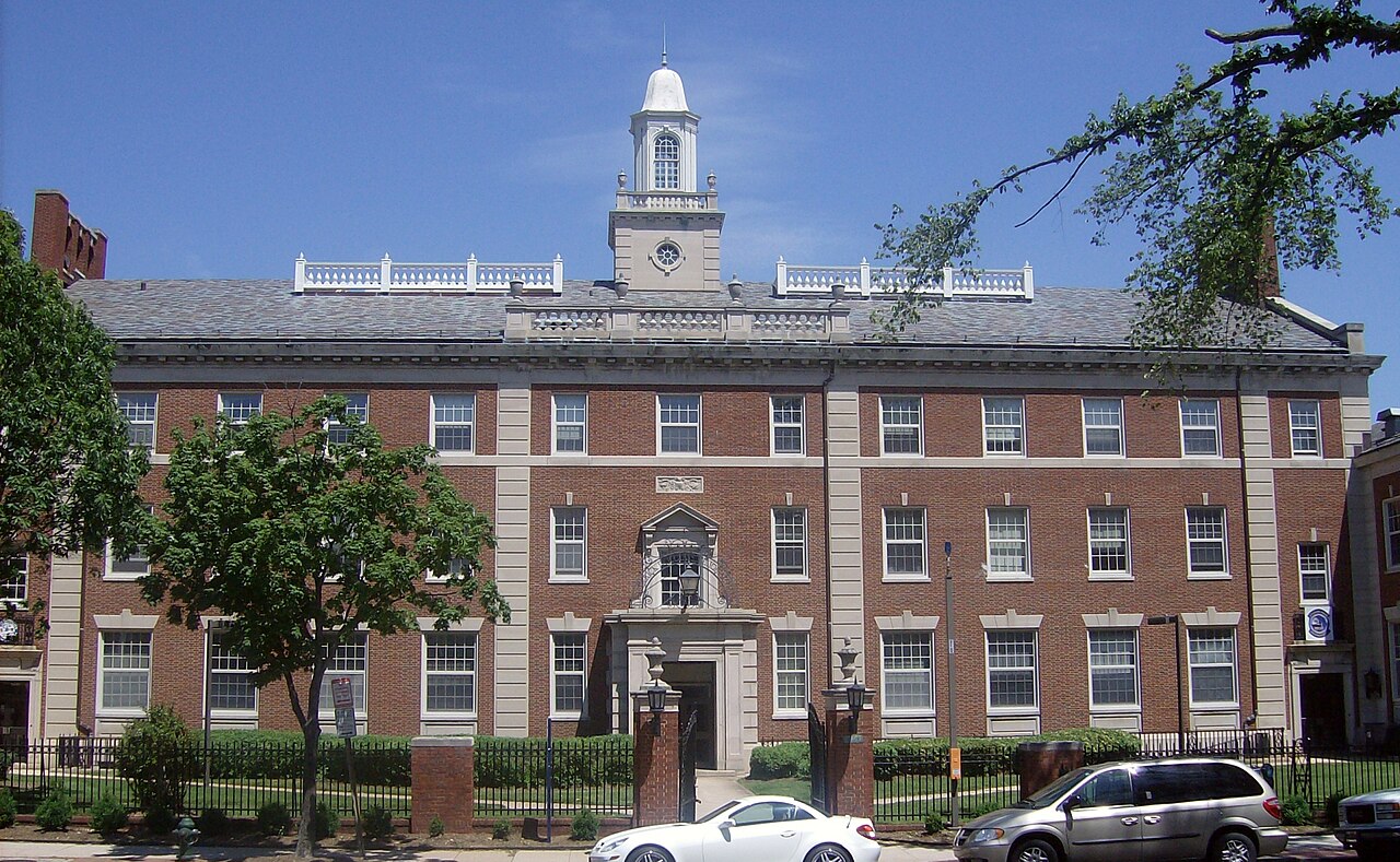 Здание кампуса Howard University в георгианском стиле