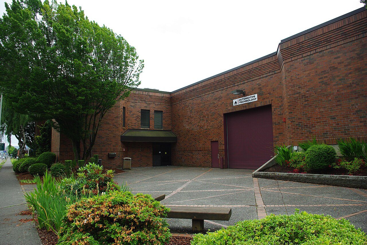 Корпус автомобильных программ Lower Columbia College, Лонгвью