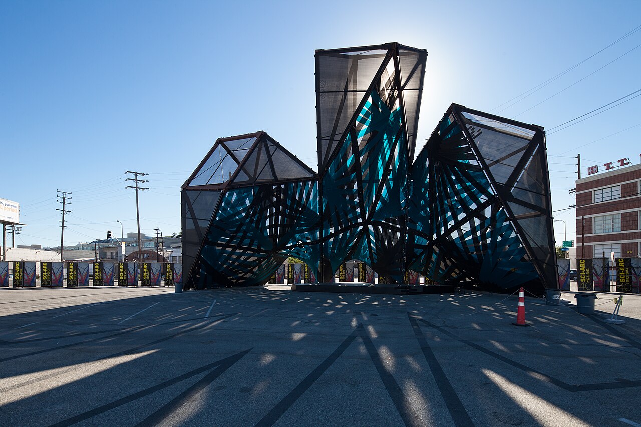 Студенческий павильон League of Shadows у здания SCI-Arc