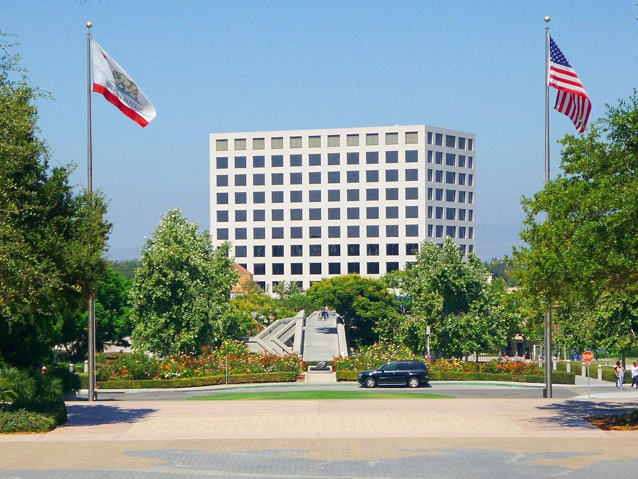 Современная архитектура кампуса UC Irvine