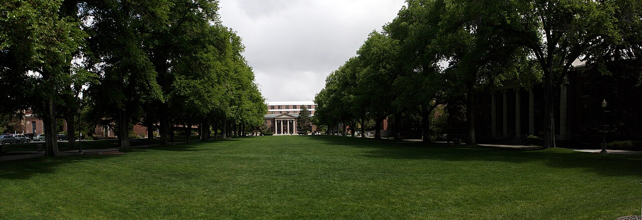 Квад с аллеей вязов, University of Nevada Reno