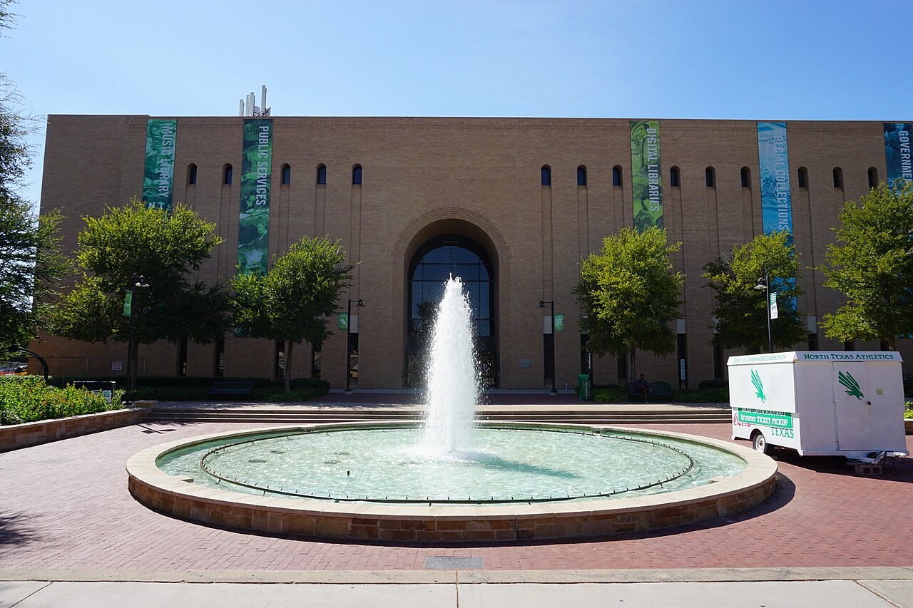 Фонтан Джоди в кампусе University of North Texas