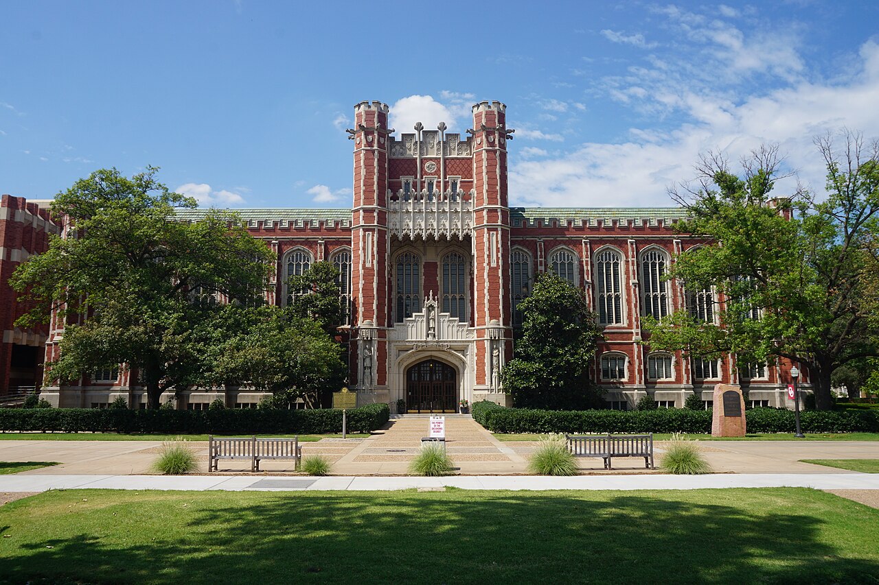 Эванс-холл в стиле чероки-готики в University of Oklahoma