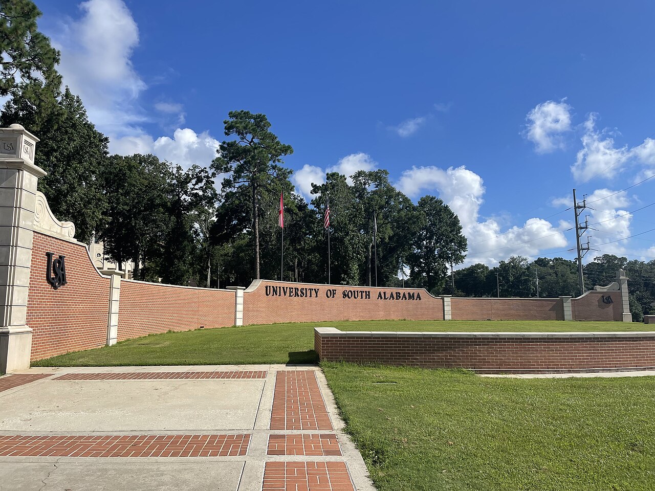 Въезд в кампус University of South Alabama