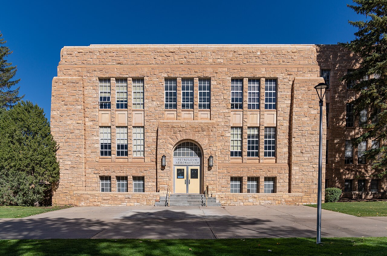 Учебный корпус из песчаника, University of Wyoming