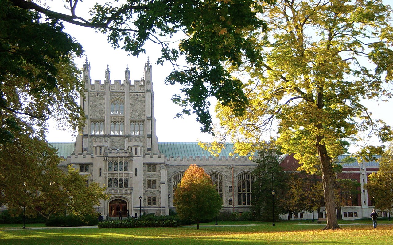 Библиотека Томпсона осенью, Vassar College