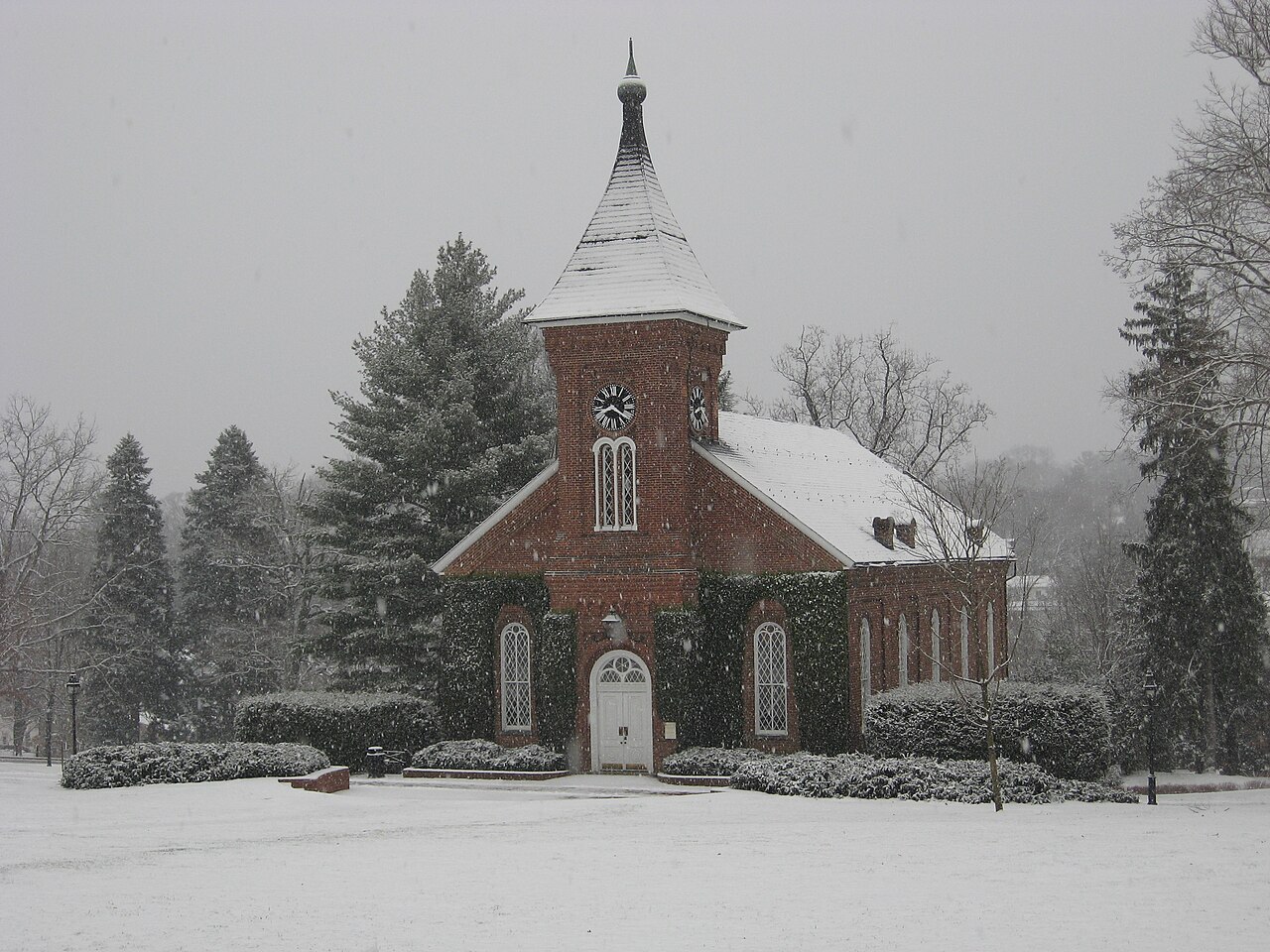 Университетская часовня зимой, Washington and Lee University