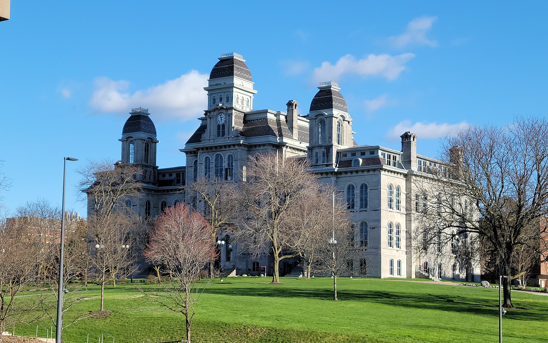 Кампус Syracuse University
